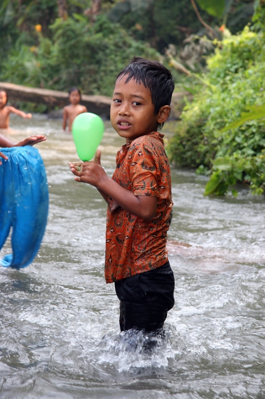 Washing day, Java Indonesia 1.jpg - Indonesia Java. Washing day